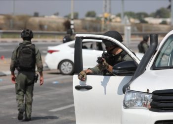 BBC muhabirleri, İsrail polisi tarafından silah zoruyla alıkonuldu