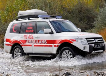 Erzincan’da dağ köylerindeki hastalara 4×4 ambulansla sağlık hizmeti götürüyorlar
