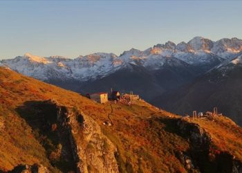 Kaçkar Dağları'nda iki mevsim bir arada yaşanıyor
