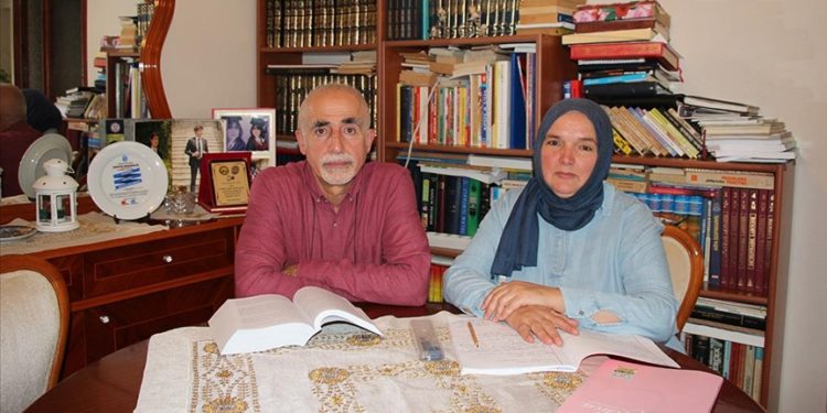 30 yıllık evli çift “ikinci bahar”larında üniversite okuyor