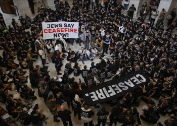 ABD'de İsrail'in saldırılarına karşı yapılan protestoda, Kongre binasında oturma eylemi yapıldı
