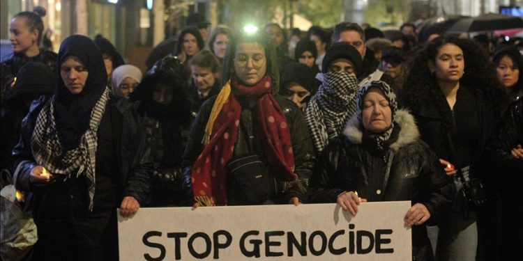 Hollanda’da anneler, Gazze’de öldürülen çocuklar için yürüdü