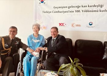 Türkiye'nin Seul Büyükelçisi Tamer, "Koreli Ayla"yı Seul'de ziyaret etti