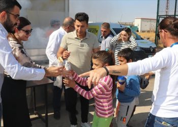 Diyarbakırlı kebapçı mangalını 2 yıldır öğrenciler için yakıyor