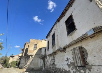 Tarihi mahalledeki kerpiç evler kayıt altına alınıyor