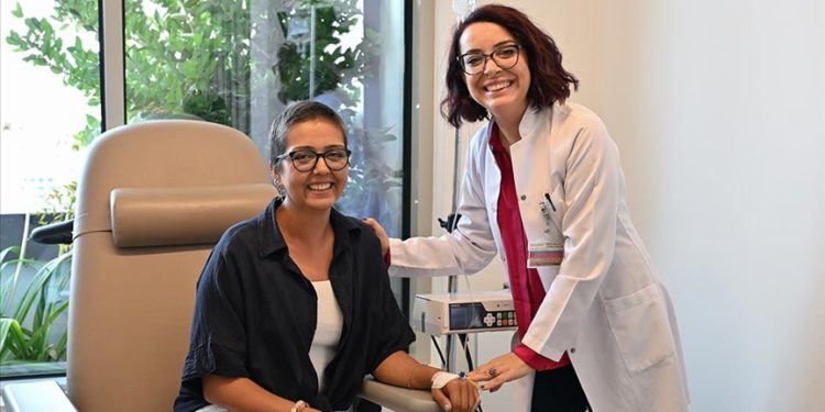 Kedi tırmığından kaynaklandığını zannettiği şişlik tümör çıktı