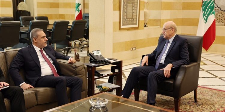 Dışişleri Bakanı Fidan, Lübnan Başbakanı Mikati ile görüştü