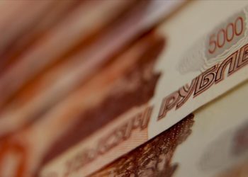 Dolar/ruble paritesi 18 ay sonra ilk defa 102 seviyesini aştı