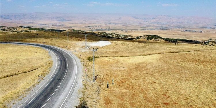 Destekleme projeleriyle 2028’e kadar 7 bin 500 kilometre köy yolu yapılacak