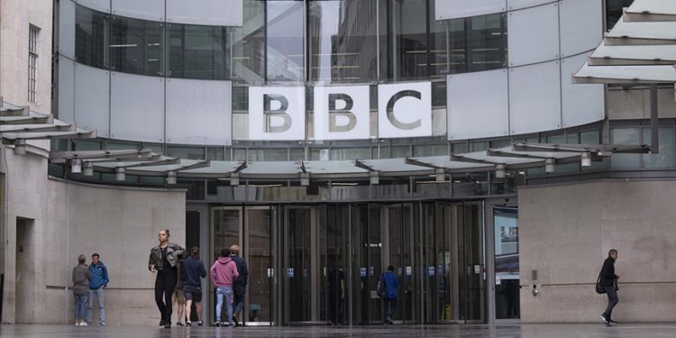 BBC, İngiltere’deki Filistin’e destek gösterileri konusunda kamuoyunu yanılttığını kabul etti