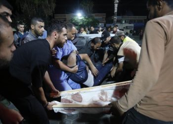 İsrail savaş uçakları, Gazze Şeridi'nin birçok noktasını vurmayı gece boyunca sürdürdü