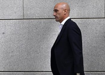 FIFA'dan eski İspanya Futbol Federasyonu Başkanı Rubiales'e üç yıl men cezası