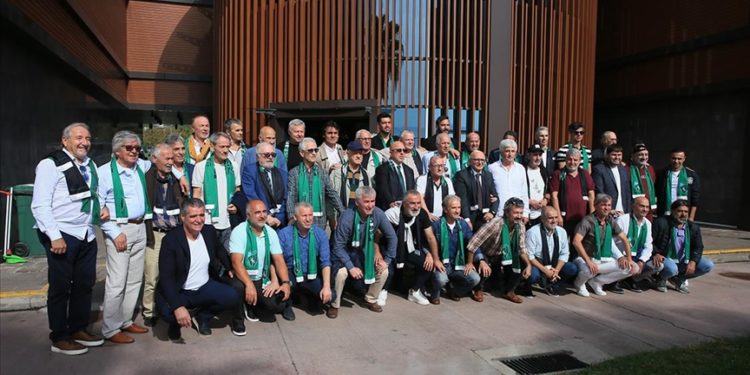 Kocaelispor, eski futbolcularıyla bir araya geldi