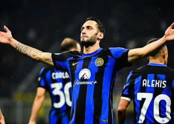 Inter Hakan Çalhanoğlu'nun penaltı golüyle Salzburg karşısında galip geldi