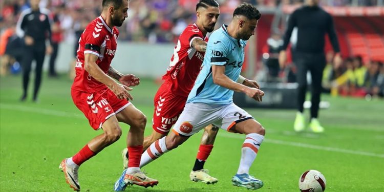 Samsunspor-Başakşehir maçında gol sesi çıkmadı
