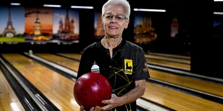 Bowling tutkusuyla meme kanserini yenen lisanslı oyuncu yeni maçlara hazırlanıyor