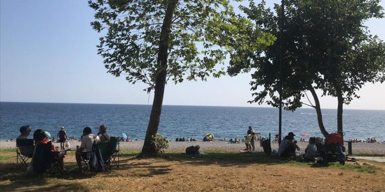 Antalya'nın sahillerinde hareketlilik yaşanıyor