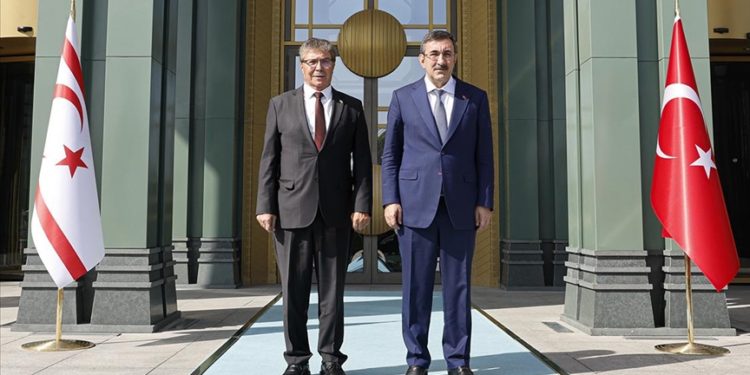 Cumhurbaşkanı Yardımcısı Yılmaz, KKTC Başbakanı Üstel ile bir araya geldi