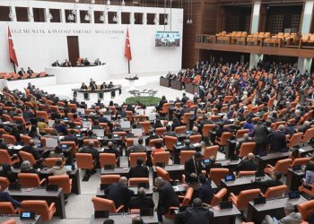 Meclis’te, emeklilere 5 bin lira ödenmesine ilişkin düzenlemeyi de içeren teklifin görüşmelerine devam edilecek
