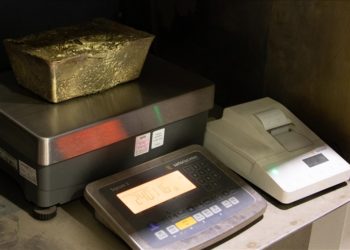 Altının ons fiyatı son 7 ayın en güçlü haftalık yükselişine hazırlanıyor