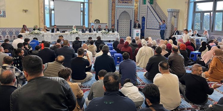 Almanya’da ilk kez “Açık Öğretim İmam Hatip Lisesi” açıldı