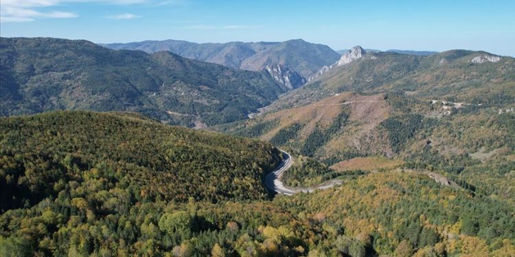 Küre Dağları'na sonbaharın renkleri hakim oldu