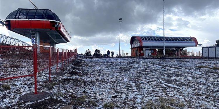 Cıbıltepe Kayak Merkezinde dolu yağışı