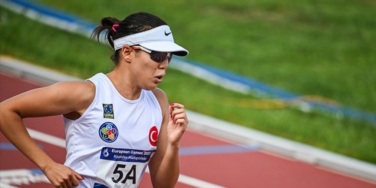 Milli pentatlet İlke Özyüksel, Kırgızistan'da şampiyon oldu