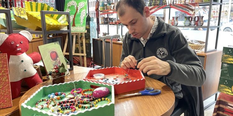 Rize'de down sendromlu çocuklar belediye tesislerinde çalışarak sosyalleşiyor