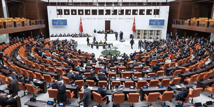 Irak ve Suriye tezkeresinin süresi 2 yıl daha uzatıldı