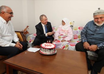 Amasya’da yaşayan 100 yaşındaki Pembe ninenin kimliği yenilendi