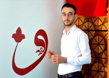 Kaligrafi öğrenen imam camilerde sanatını icra ediyor