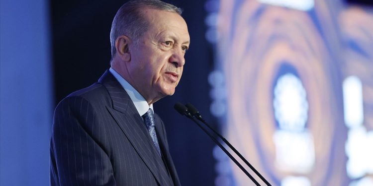 Cumhurbaşkanı Erdoğan: Önümüzdeki aylardan itibaren deprem konutlarının hak sahiplerine teslimine başlayacağız