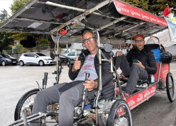 Güneş panelli bisikletle Fas’tan Dubai’ye BM İklim Değişikliği Konferansı için pedal çeviriyorlar