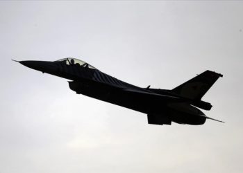 SOLOTÜRK Adana semalarında gösteri uçuşu yaptı