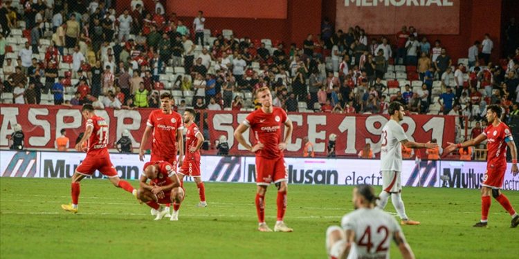 Antalyaspor, Süper Lig'de Başakşehir maçıyla yeniden çıkışa geçmek istiyor