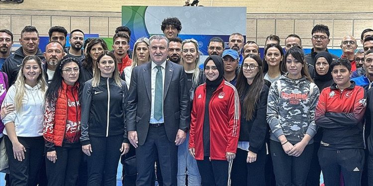 Sporla meşgul olan gençler kötü alışkanlıklardan uzak duruyor