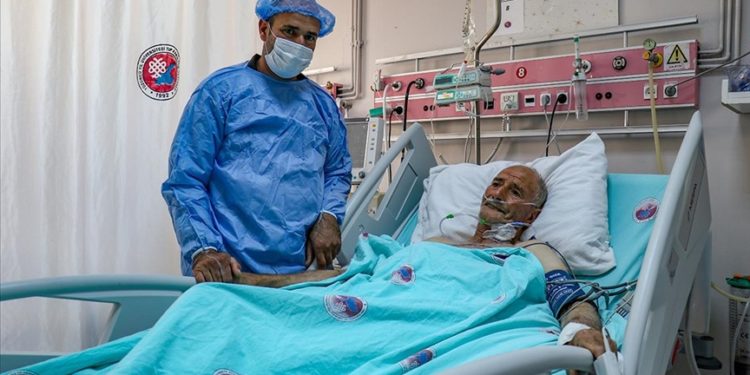 Askerlikte öğrendiği kalp masajıyla babasını hayata döndürdü