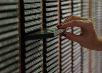 Görme engelliler, sesli dergiyle “Cumhuriyet”i dinleyecek