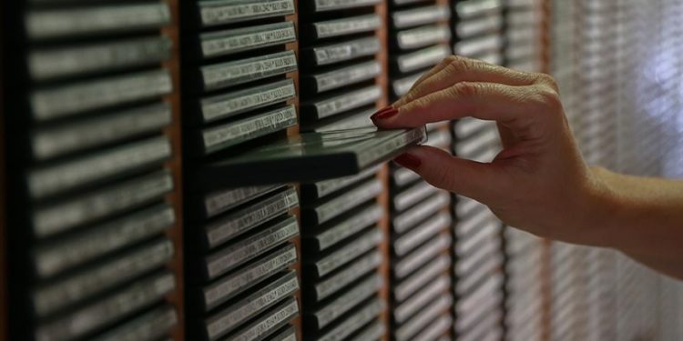 Görme engelliler, sesli dergiyle “Cumhuriyet”i dinleyecek