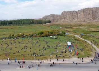 Van'da çocuklar uçurtmalarıyla gökyüzünü renklendirdi