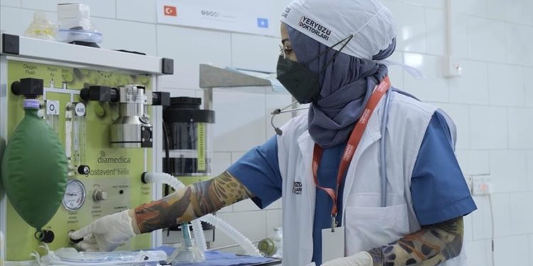 Yeryüzü Doktorları'nın gönüllü ekibi Somali'de sağlık hizmetleri gerçekleştirdi