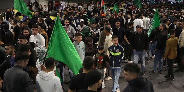 İsrail güçleri, Doğu Kudüs ve Batı Şeria’da 100 Filistinliyi gözaltına aldı