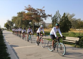 “Van Gölü Canavarları” bisiklet takımı yarışlara iddialı hazırlanıyor