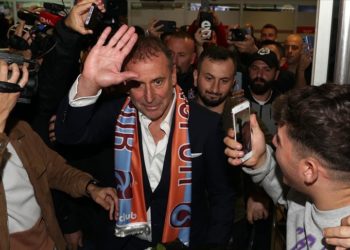 Trabzonspor'un anlaşmaya vardığı teknik direktör Abdullah Avcı, Trabzon'a geldi
