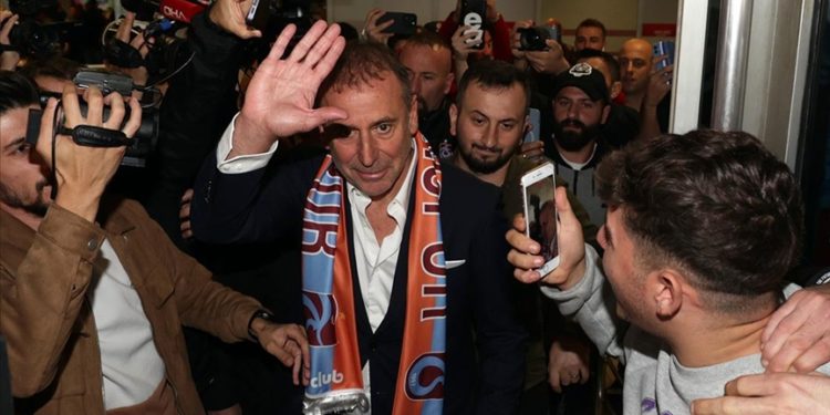 Trabzonspor'un anlaşmaya vardığı teknik direktör Abdullah Avcı, Trabzon'a geldi