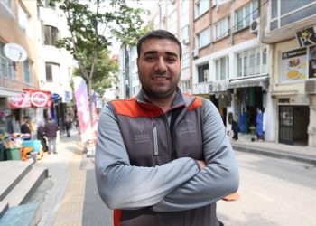 Yokuş aşağı kendiliğinden hareket eden minibüsü el frenini çekerek durdurdu