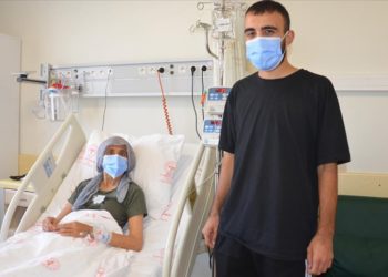 Balıkesirli genç, diyaliz hastası annesi denize girebilsin diye böbreğini verdi