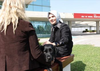 Aile ve Sosyal Hizmetler Bakanı Göktaş'tan "rehber köpek Esmer" paylaşımı