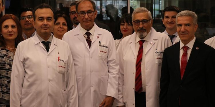 İzmir Ekonomi Üniversitesi Medical Point Hastanesinde Organ Nakli Merkezi açıldı